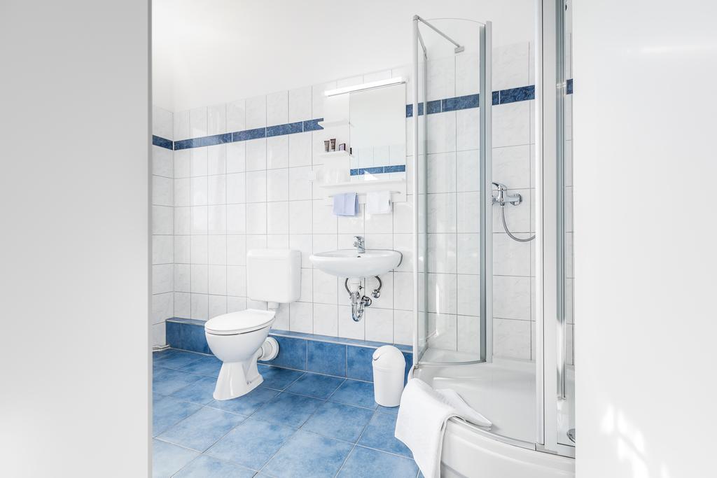 Zur Guten Quelle Köln Ngoại thất bức ảnh